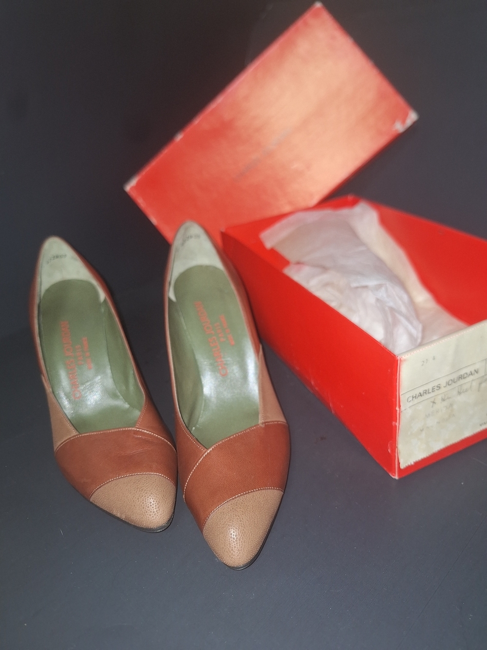 Vintage Charles Jourdan Merida Two-Tone Brown Pointed Leather Pumps SZ 8 Unworn
